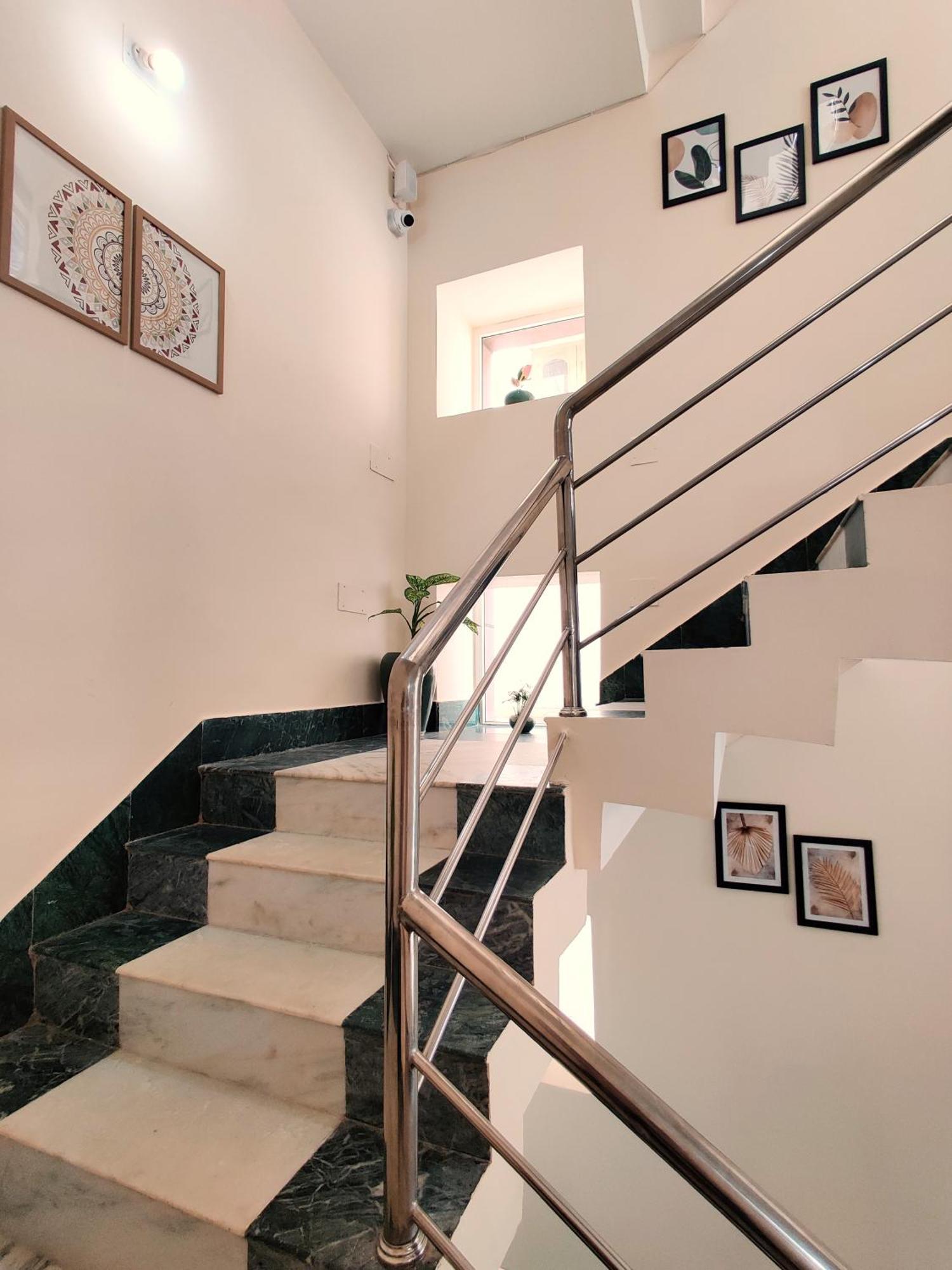 131,The Nook Hotel Bhubaneswar Buitenkant foto