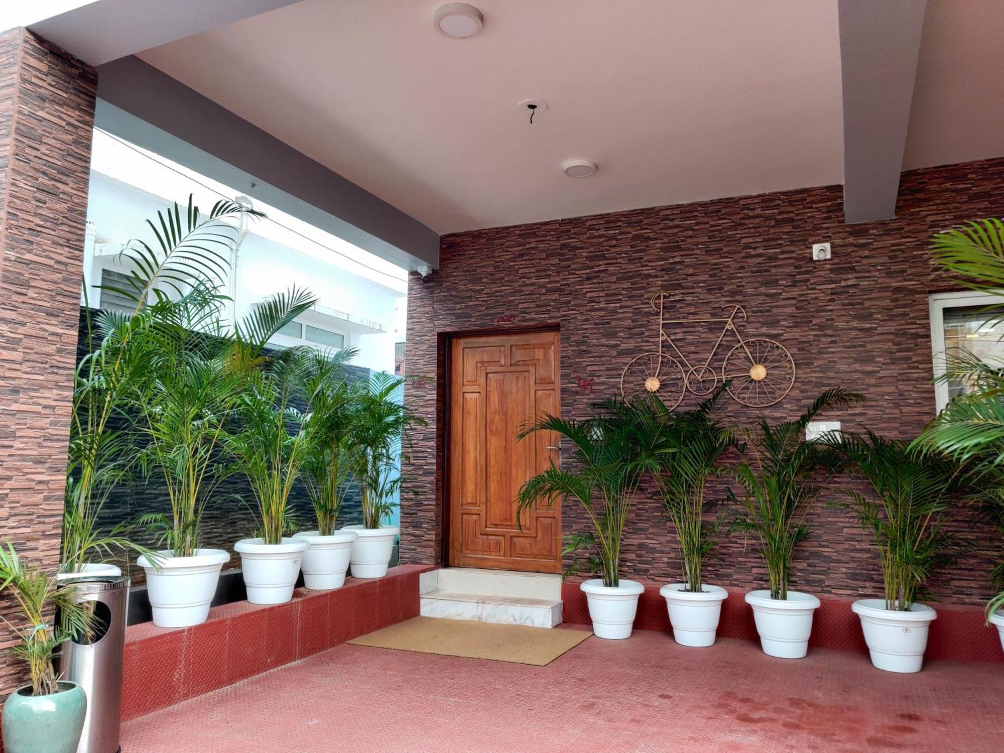131,The Nook Hotel Bhubaneswar Buitenkant foto